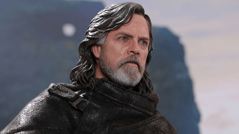 Hot Toys’ Last Jedi Luke Skywalker Figure Is Legitimately Intimidating The Hell Out Of Me