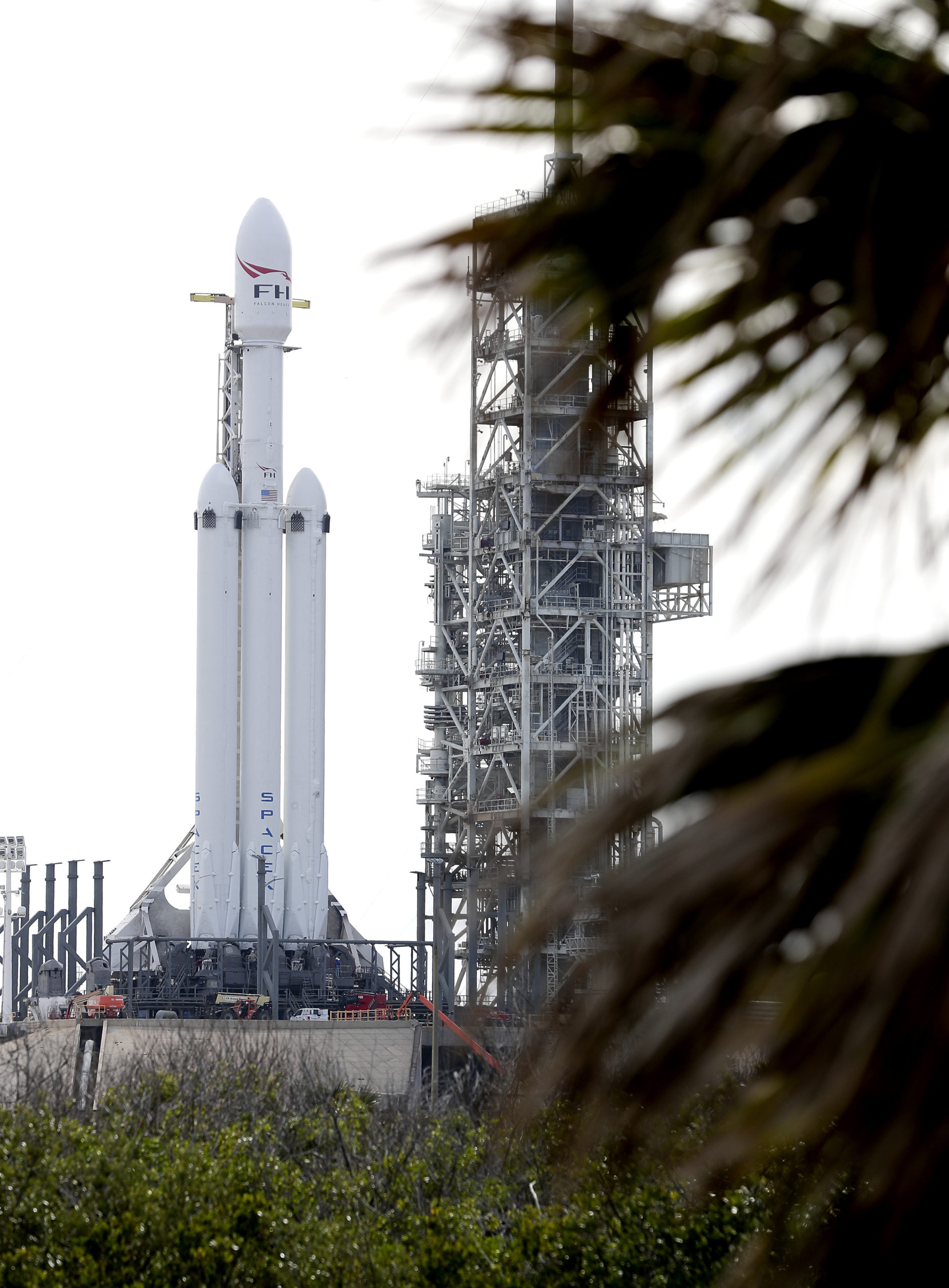 Watch SpaceX Launch Its Falcon Heavy Rocket Live Right Here