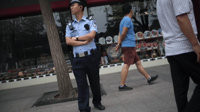 China’s Dystopian Police State Arms Cops With Smart Glasses To Scan Everyone’s Faces