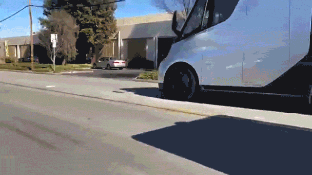 Tesla’s Semi Truck Looks Surprisingly Fast