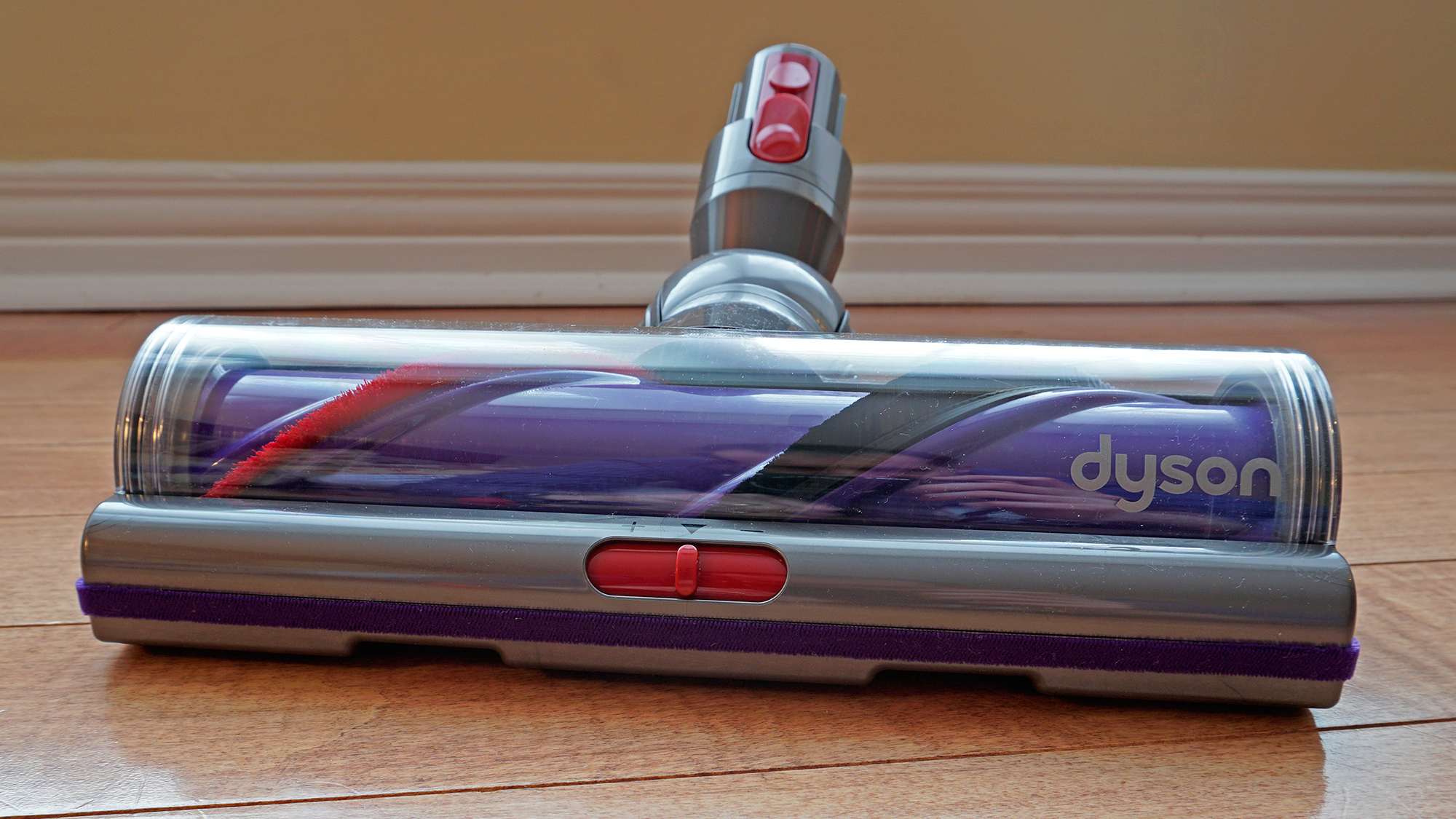 Dyson’s Pricey Cordless Vac Is So Good, It’s Killing Cords Altogether