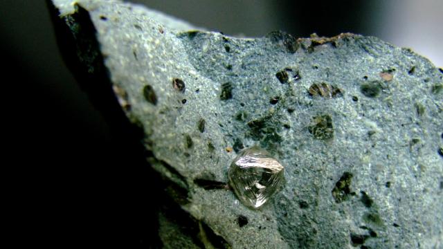Ice Crystals In Diamonds Reveal Pockets Of Water Deep In Earth’s Mantle