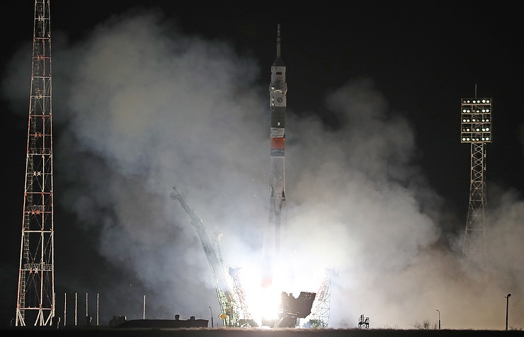 Soyuz Rocket With Three ISS-Bound Astronauts Heads Into Orbit