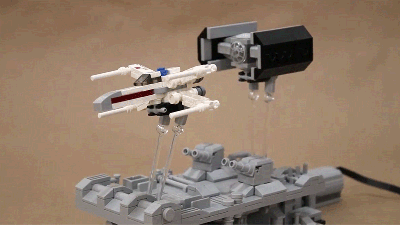 I’m Hypnotised By This Animated LEGO Star Wars Desk Toy