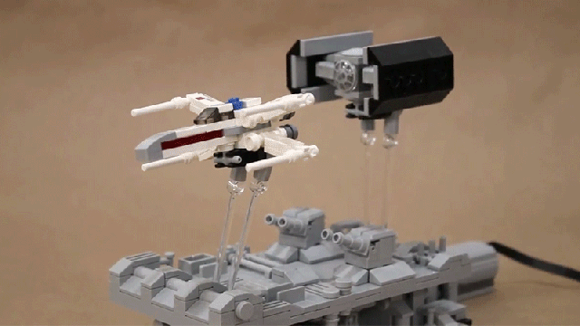 I’m Hypnotised By This Animated LEGO Star Wars Desk Toy