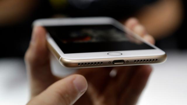 Apple’s iOS Will Reportedly Soon Have A Feature That Locks Down USB Data Access After A Week
