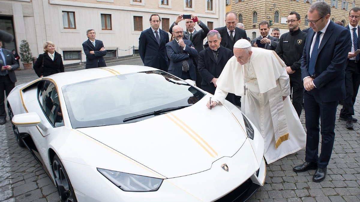 The Pope’s Lamborghini Huracan Sold For Almost $1.3 Million 