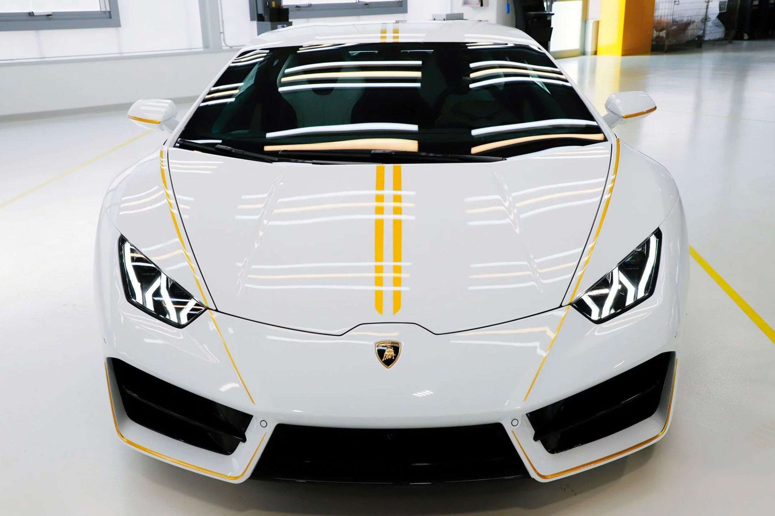 The Pope’s Lamborghini Huracan Sold For Almost $1.3 Million 