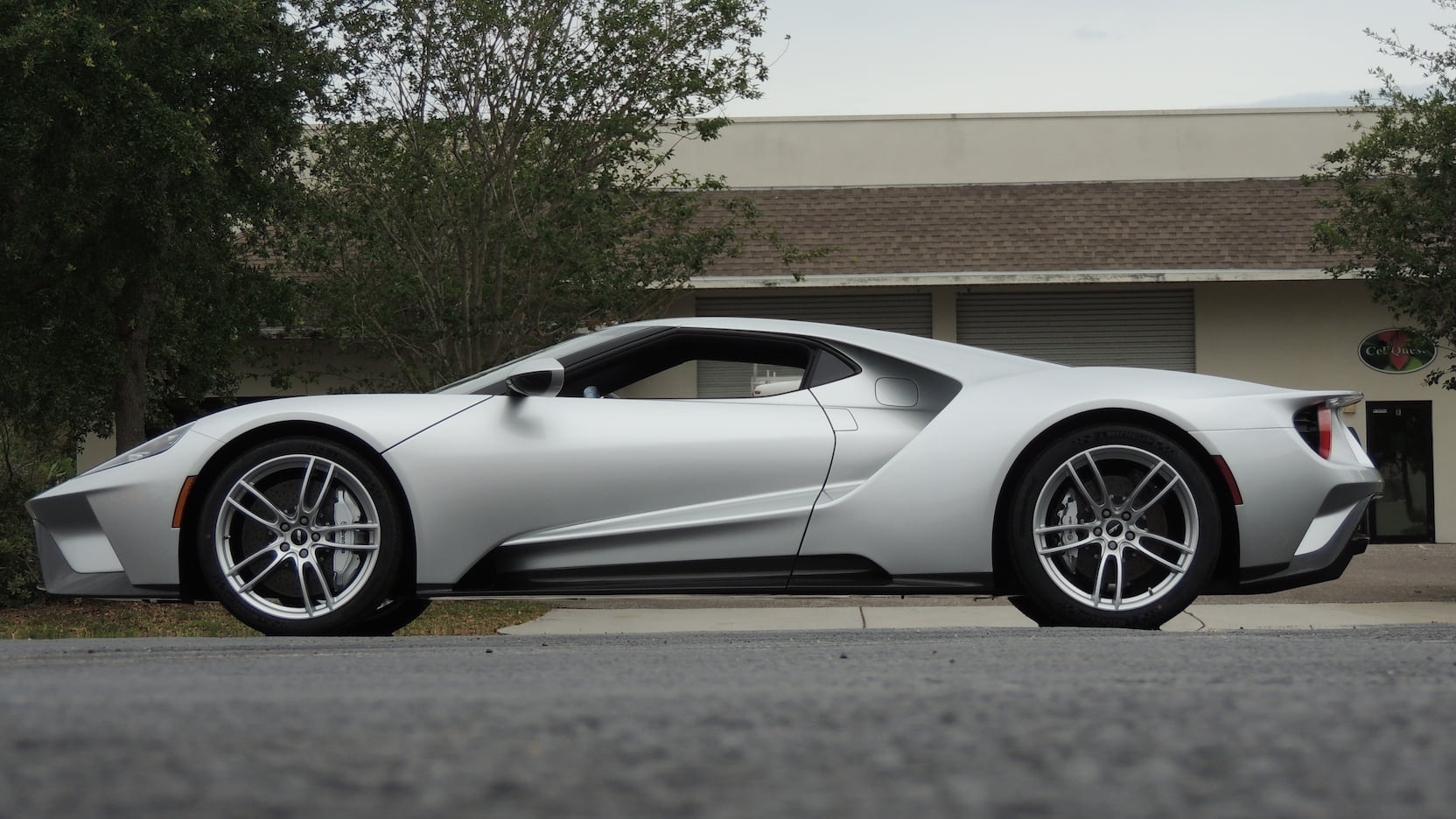 This 2017 Ford GT Is Mysteriously Up For Auction And Ford Has Questions