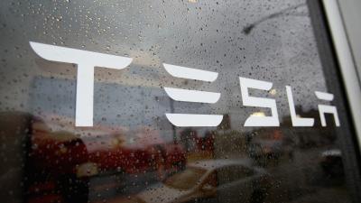 Tesla Agrees To Settle Class Action Suit Over ‘Essentially Unusable’ Autopilot Feature