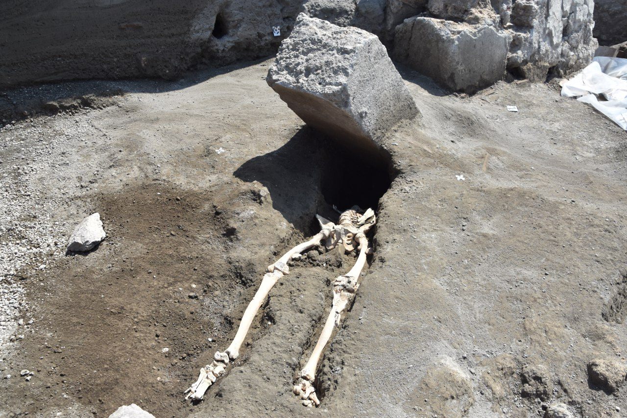 Pompeii Resident Had His Head Crushed By A Giant Stone While Fleeing Eruption