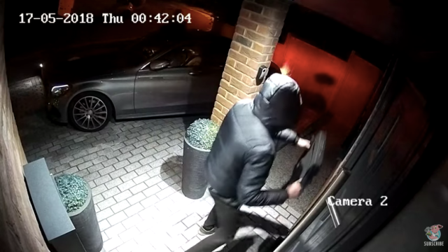Thieves Steal A Car In 20 Seconds By Remotely Cloning The Signal From A Keyless Fob