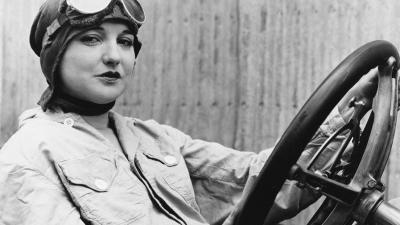 The First Woman To Ever Race Was A Socialite Who Called Herself ‘Snail’