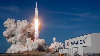 SpaceX Pumps The Brakes On Its Plan To Send Tourists Around The Moon