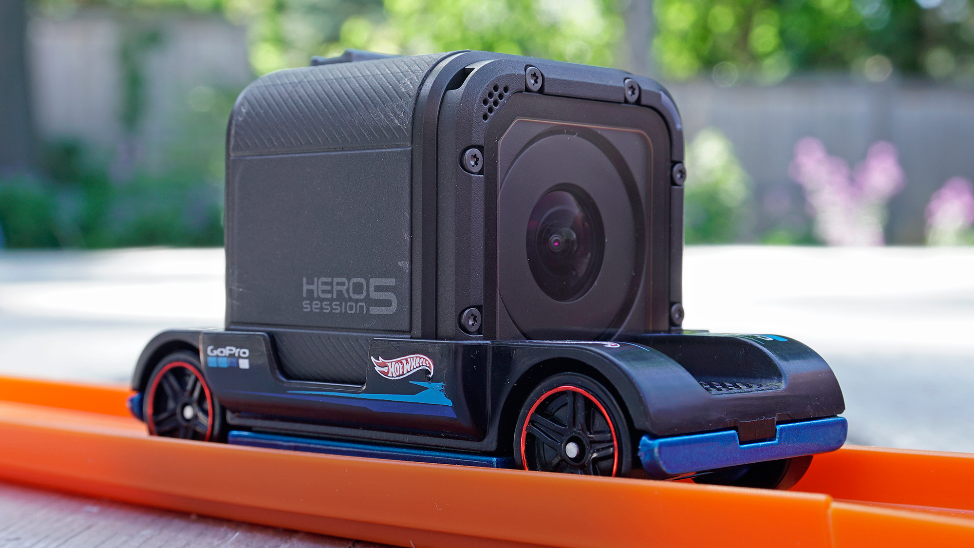 Vaag Ongewapend Dicht You Can Strap A GoPro To This New Hot Wheels Car And Ride Along On All