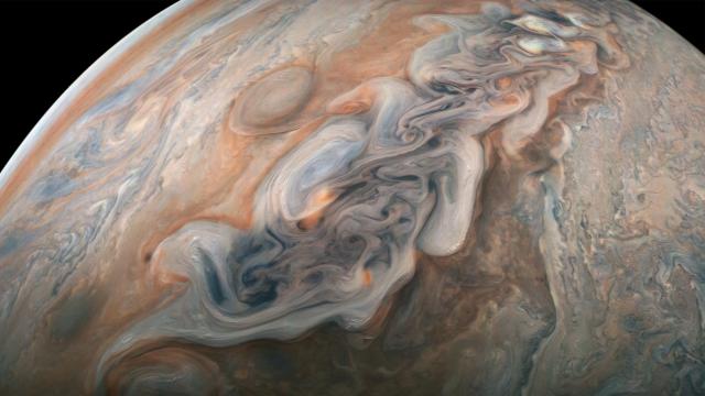 Jupiter’s Lightning Is Somehow More And Less Like Earth’s Than Scientists Thought