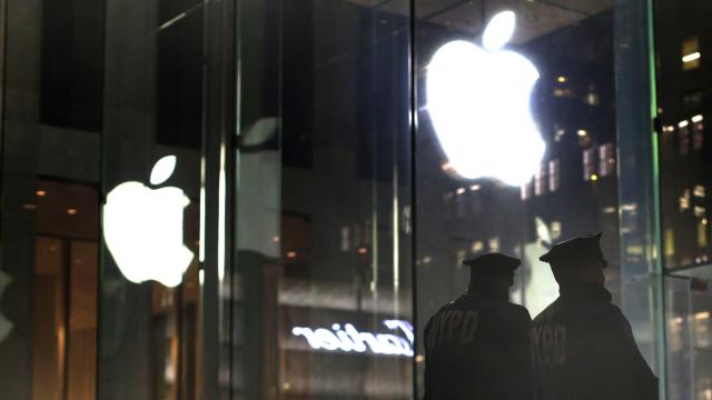 Cops Are Predictably Pissed About Apple’s Plan To Turn Off USB Data Access On iPhones