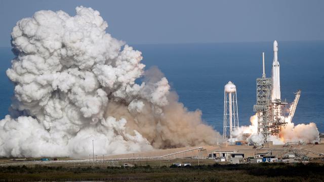 SpaceX Wins $130 Million Falcon Heavy Contract To Launch Classified USAF Satellite In 2020