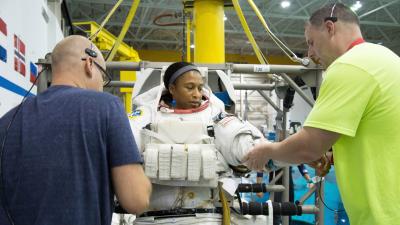 Black Astronaut Jeanette Epps Still Doesn’t Know Why NASA Cancelled Her Historic Mission This Year