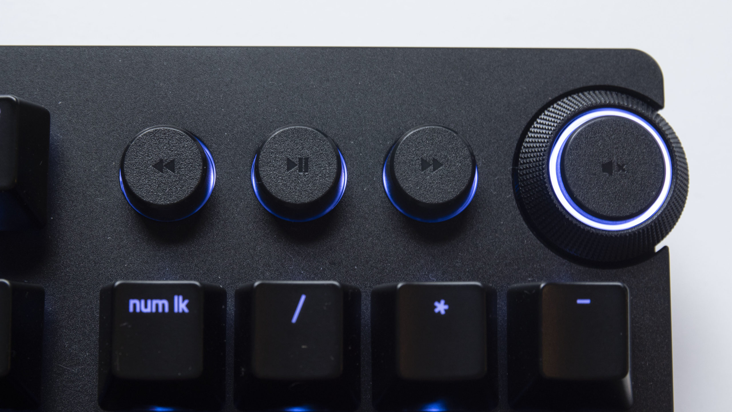 The Secret To Razer’s Sick New Mechanical Keyboard Is Freaking Lasers
