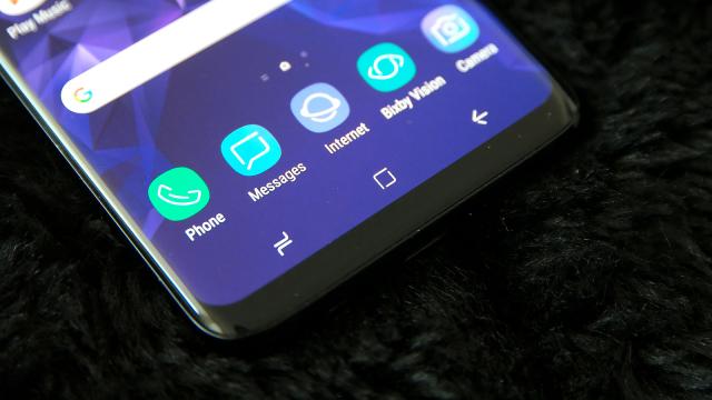 A Bug In Samsung’s Default Texting App Is Sending Random Pics To Other People