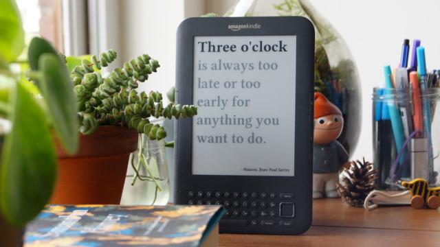 This Guy Figured Out How To Turn An Old Kindle Into The Perfect Clock For Book Nerds