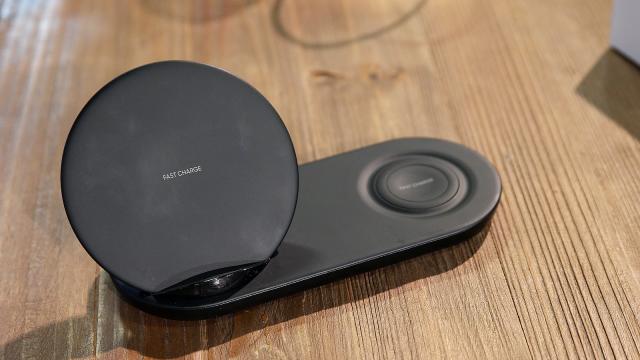 Did Amazon Just Accidentally Confirm Samsung’s Unreleased Dual-Wireless Charger?
