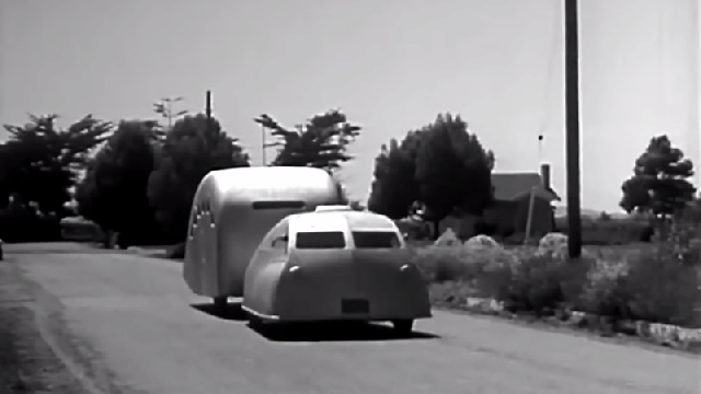 This 1935 Streamlined Car Of The Future Looks Like A Beautiful Death Trap