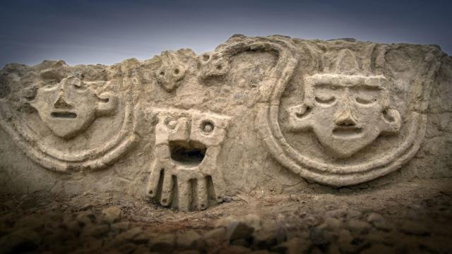 These 3800-Year-Old Peruvian Carvings Look Like Modern Emoji