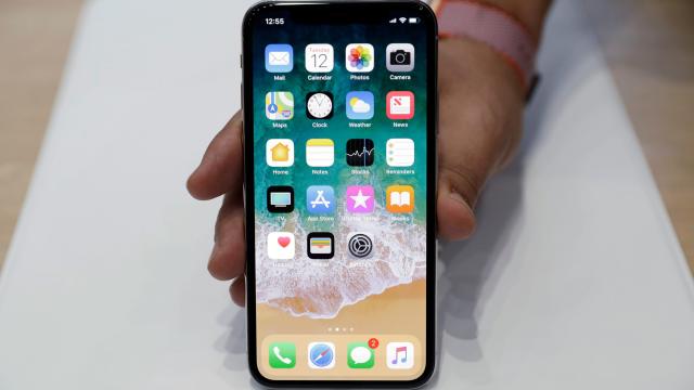 Investigators Told Not To Look At Phones With Face ID To Avoid Lock-Out