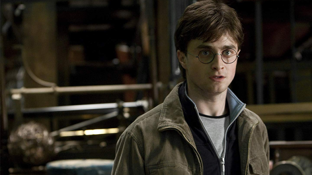 Daniel Radcliffe Has A Good Reason For Avoiding Harry Potter And The Cursed Child