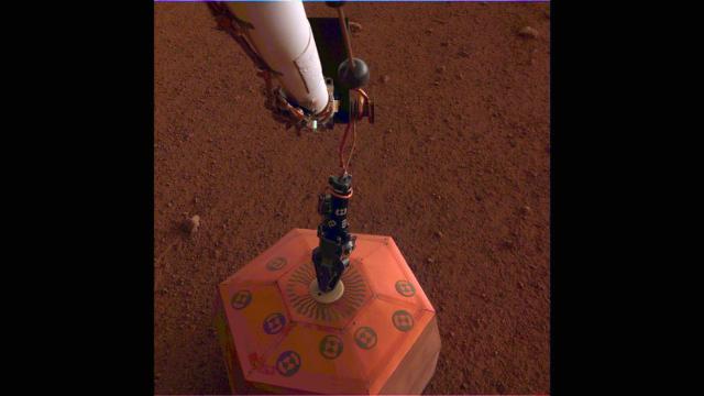 NASA’s InSight Lander Successfully Deploys Its Marsquake Detector