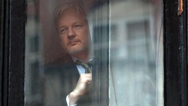 Leaked WikiLeaks Email: Non-Murderer Julian Assange Doesn’t Stink Or Live Under The Stairs
