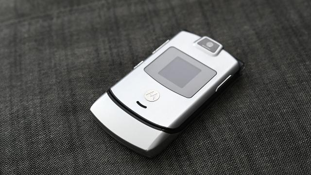 Motorola Reviving The Razr As A $2000 Bendy Phone Is A Bad Idea, But I’m Curious As Hell