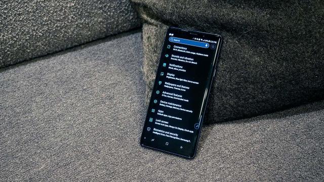 2019 Could Be The Year Your Phone Finally Gets A Real Dark Mode