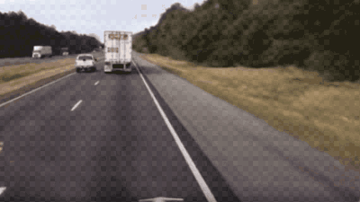 Angry Trucker Runs An Ambulance Off The Road, Battles Cops For Five Hours With A Machete