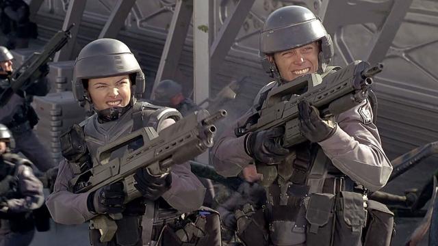 This Video Explores Starship Troopers’ Messy Satirical Relationship With Fascism