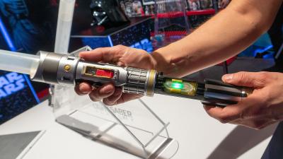 Hasbro Upgraded A Classic Star Wars Toy So You Can Learn How To Properly Swing A Lightsaber