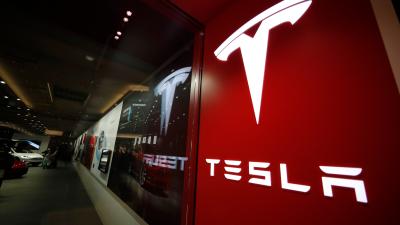 Tesla Employees Call ‘Bullshit’ On Online Sales Claims Amid Retail Closure Chaos