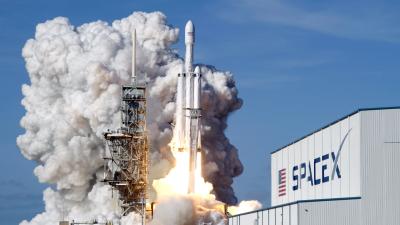 Watch SpaceX’s Falcon Heavy Launch Right Here