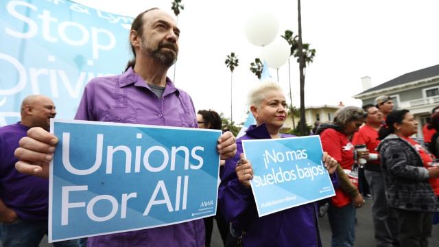 Uber And Lyft Drivers Strike Alongside Fast Food Workers In LA, Demand $30 Minimum Wage