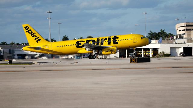 Dumbass Thinks He Can Vape Into A Bag On Spirit Airlines Flight, Gets Lifetime Ban: Report