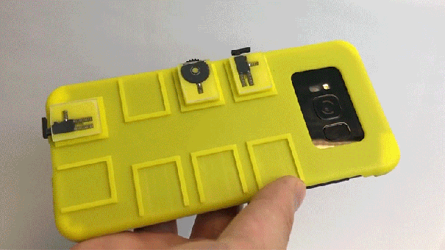 Without Wires Or Bluetooth, This Case Lets You Add Buttons And Scroll Wheels To Your Smartphone