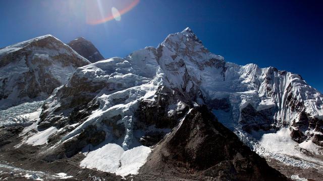 Scientists Just Installed The World’s Highest Weather Station In Mount Everest’s ‘Death Zone’