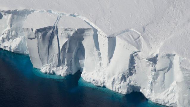 Scientists Propose Pumping 74 Trillion Tons Of Artificial Snow Onto To The West Antarctic Ice Sheet To Stop Its Collapse