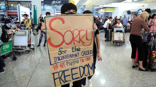 Cathay Pacific CEO Resigns, Airline Releases Cryptic Statement About Hong Kong