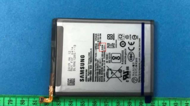 Samsung Birthed A Bloody Huge Phone Battery
