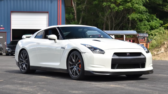 An Early Nissan R35 GT-R Is Still Terrifyingly Fast; Bends Space-Time