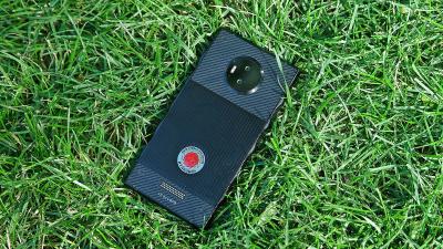 Red Founder Kills The Company’s Holographic Phone Project, Announces Retirement