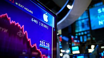 Former Apple Lawyer Tasked With Blocking Insider Trading Indicted On Charges Of Insider Trading